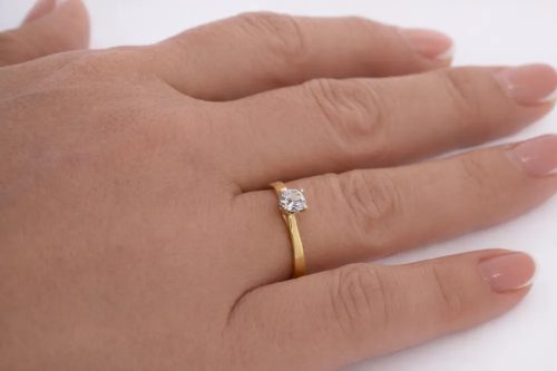 Klasszikus szoliter arany gyűrű cirkon kővel eljegyzéshez