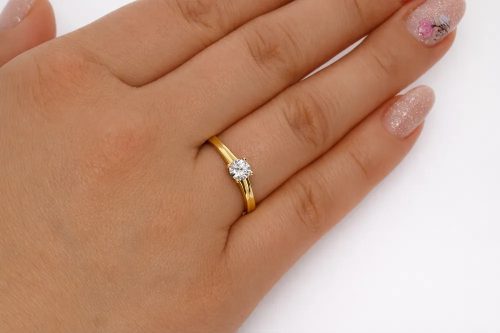 14 karátos arany szoliter gyűrű cirkon kővel