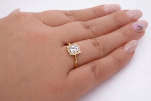 14 karátos arany gyűrű téglalap cirkon kővel