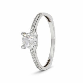 Fehér arany eljegyzési gyűrű központi cirkon kővel és sorkövekkel