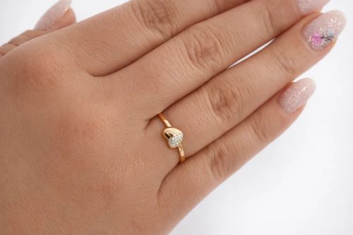 Rozéarany szív alakú gyűrű cirkon kövekkel