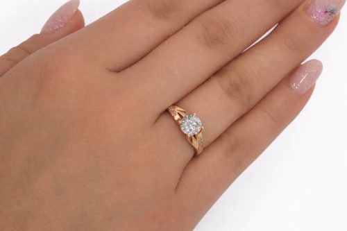 Rozéarany szoliter gyűrű központi cirkon kővel és oldalkövekkel