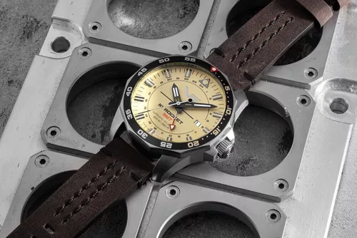 Vostok-Europe N1 Rocket 225A713-L karóra