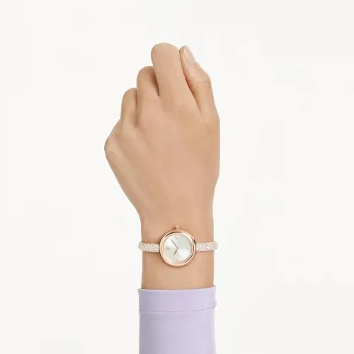 Swarovski Sublima kristályos női karóra rozéarany PVD 5734633 kézen felvéve
