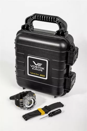 Vostok-Europe 575H705 VeAreOne 2022 karóra