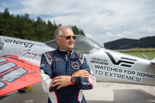 Vostok Europe Jurgis Kairys kronográf – fekete PVD tok, piros szilikon szíj