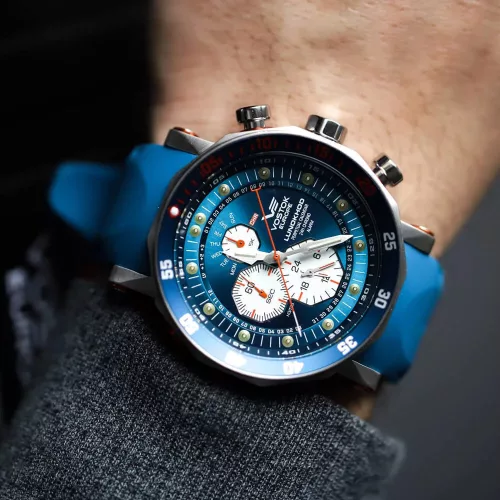 Vostok Europe Lunokhod-2 YM86-620A636 férfi karóra – kék számlap, barna bőr és kék kaucsuk szíj