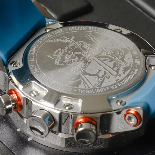 Vostok Europe Lunokhod-2 YM86-620A636 férfi karóra – kék számlap, barna bőr és kék kaucsuk szíj