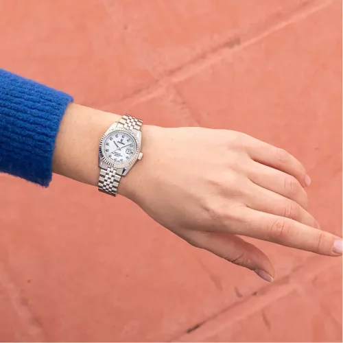 Festina női karóra gyöngyház számlap acél szíj elegáns