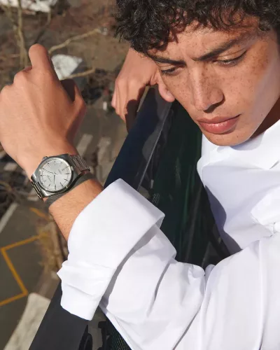 Longines Conquest – ezust szaten szamlap, acel tok es csat