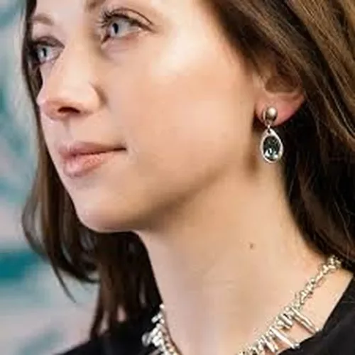 UNOde50 női nyaklánc ezüstözött kék medállal bohém