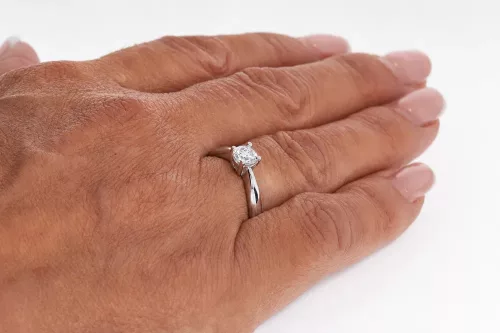 Fehér arany eljegyzési gyűrű 0,51 ct labor gyémánttal
