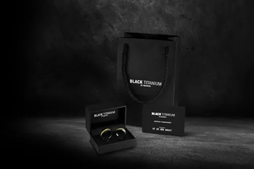 Marrya karikagyűrűpár – matt fekete Black Titán, arany betéttel, belső domború forma